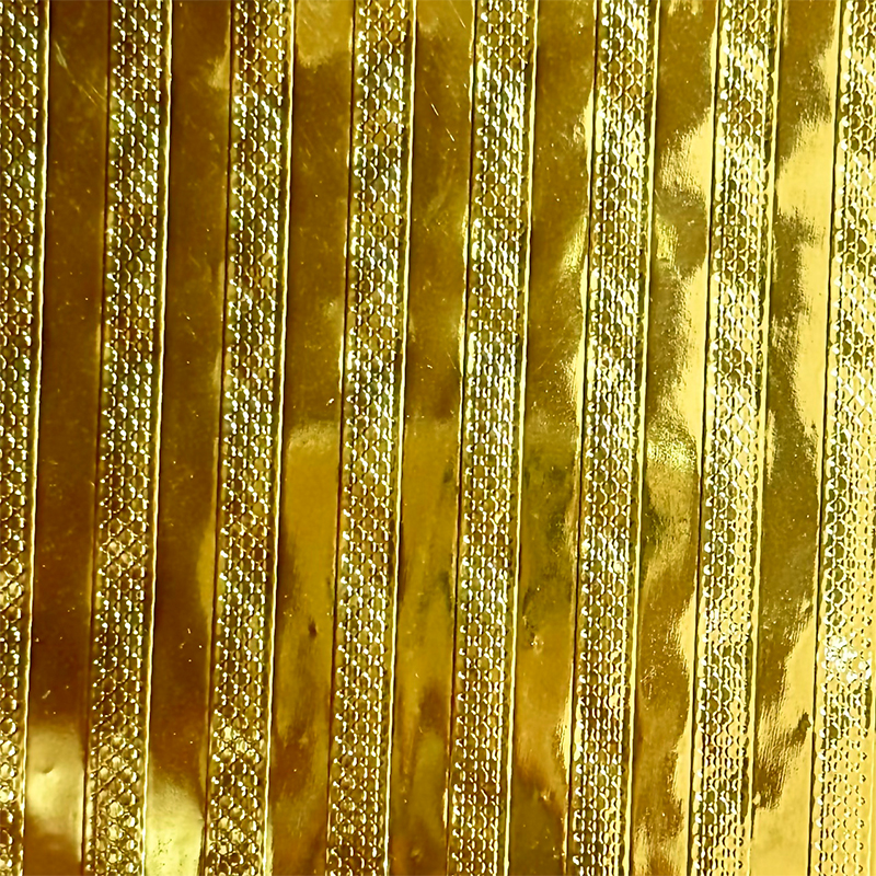 Varão de cortina com adesivo dourado